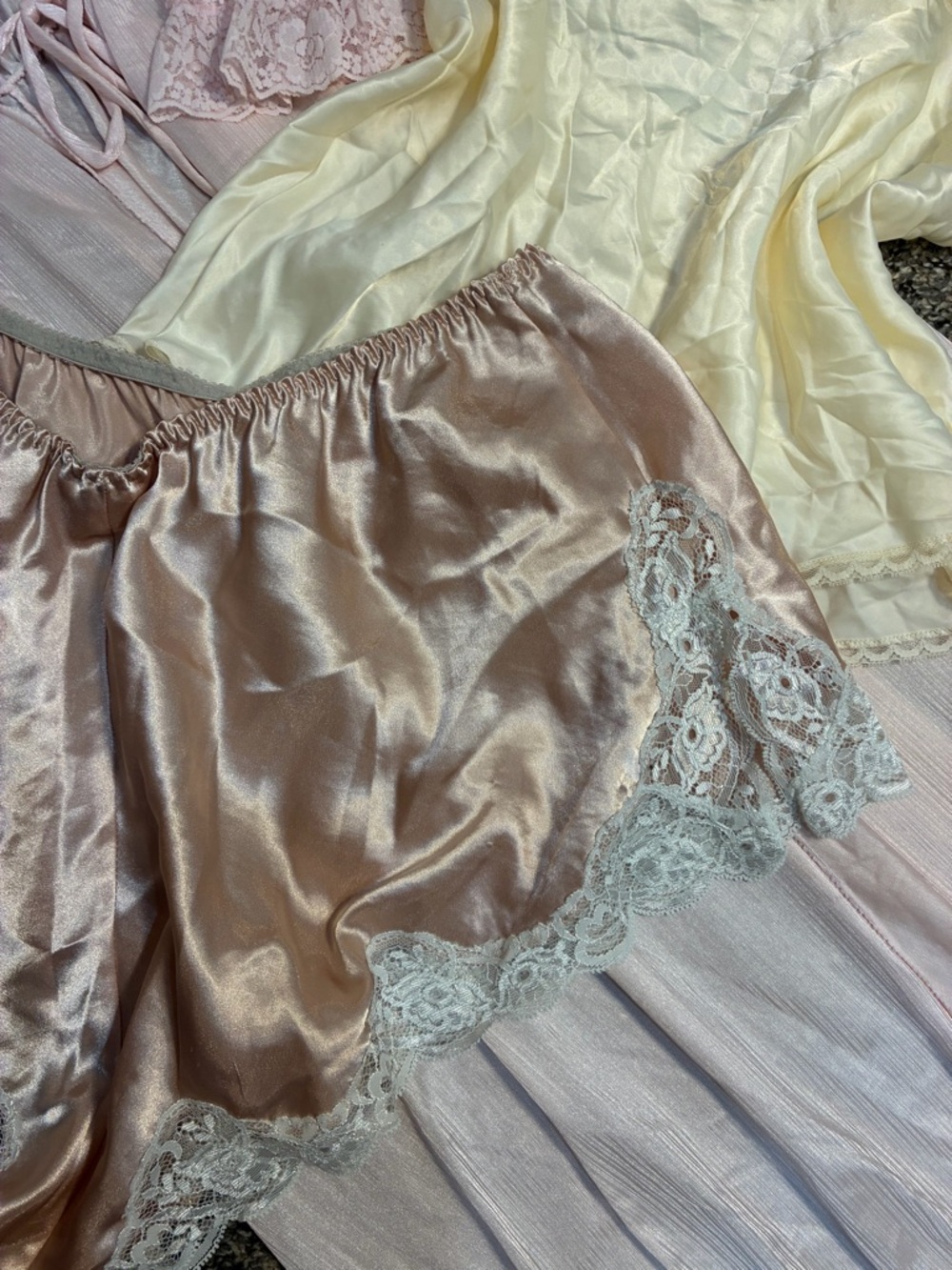 VTG Lingerie Victoria Secret Rikki Lot 3 Items Satin Lace Robe Camisole Shorts - Picture 11 of 14